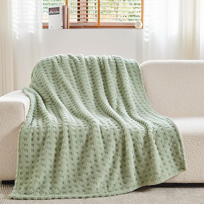 NEWCOSPLAY Super Soft Twin Blanket Green Premium Silky Flannel Fleece 3D Waffle Checkered Lightweight Bed Blanket All Season Use (Sage Green, Twin(60"x80"))